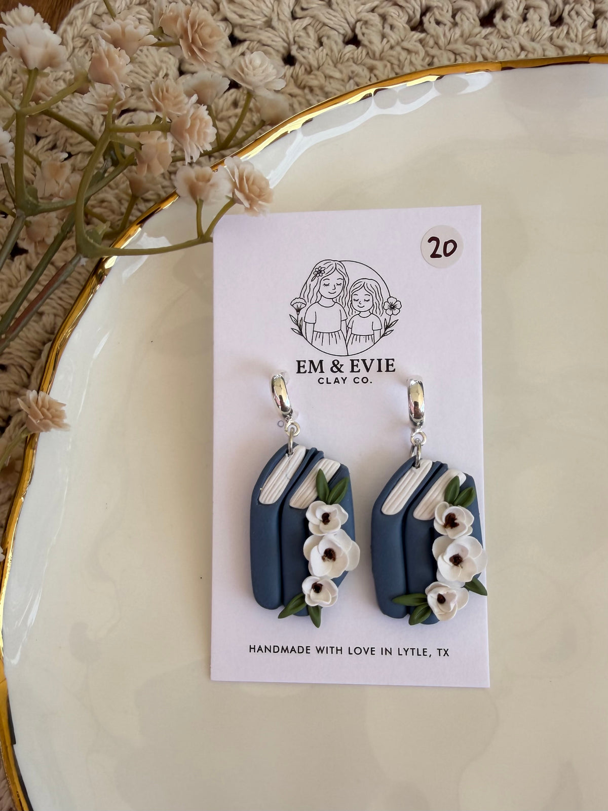 storybook garden- blue/white